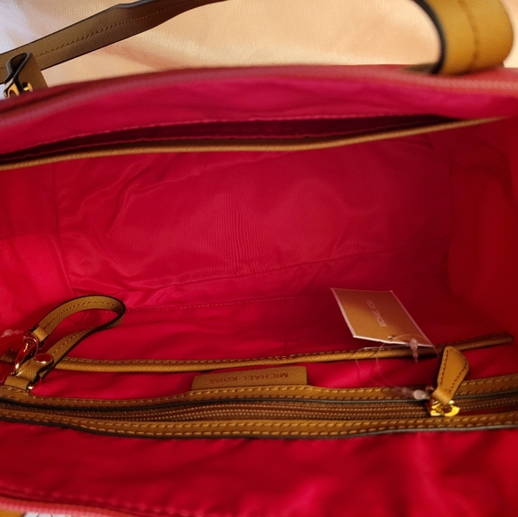 Michael Kors Pink Bag 💖 - Picture 8 of 10